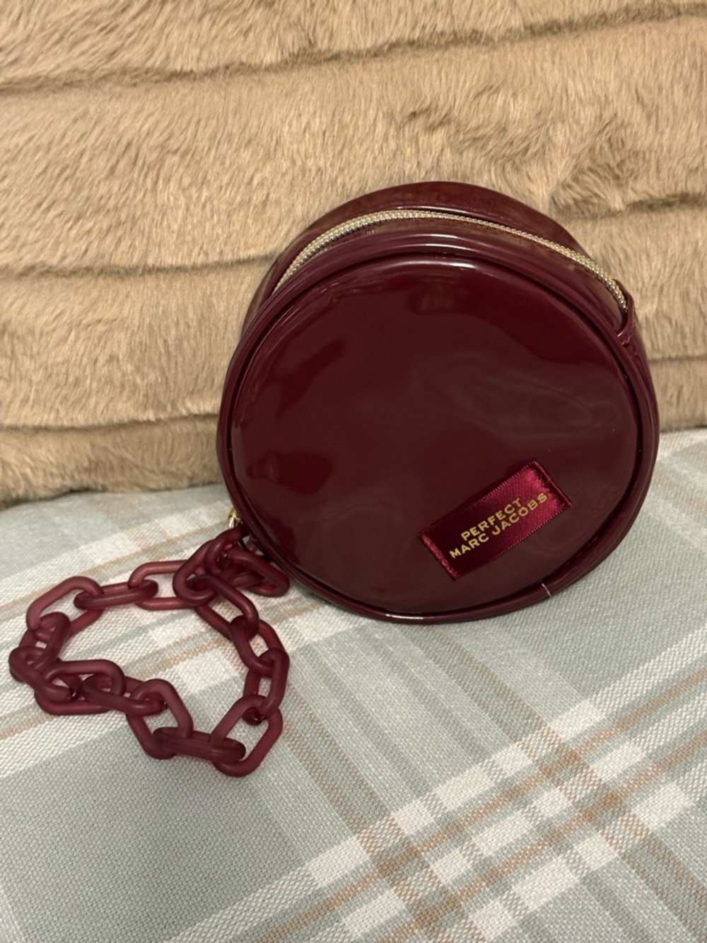 Limited Edition Marc Jacobs Perfect Round Pouch Burgundy Patent Y2K Resin Chain